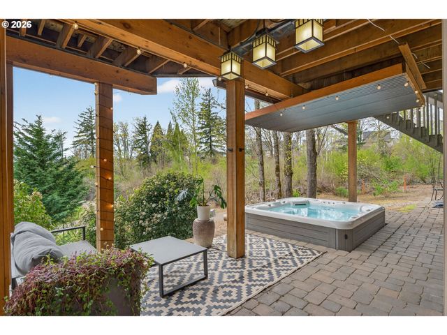 3966 Nw LOY Ct, Portland, OR 97229