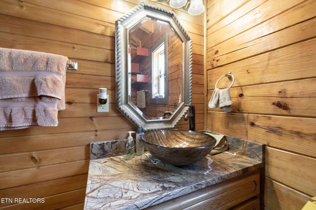 1029 Smithfield Rd, Tellico Plains, TN 37385