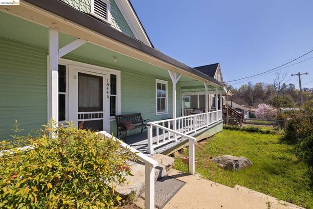 18445 Oak St, Tuolumne, CA 95379