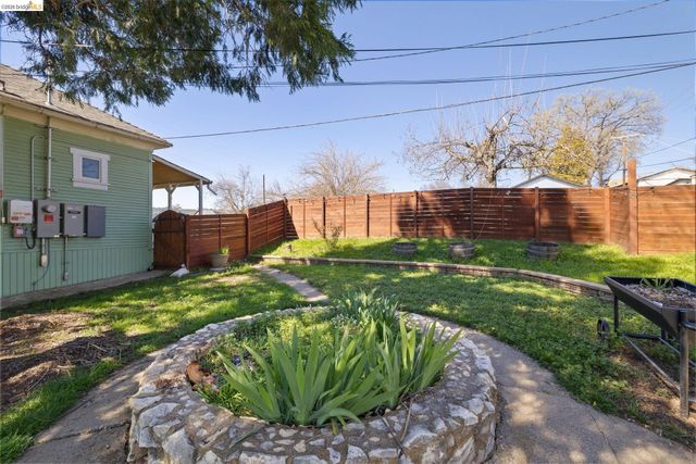 18445 Oak St, Tuolumne, CA 95379