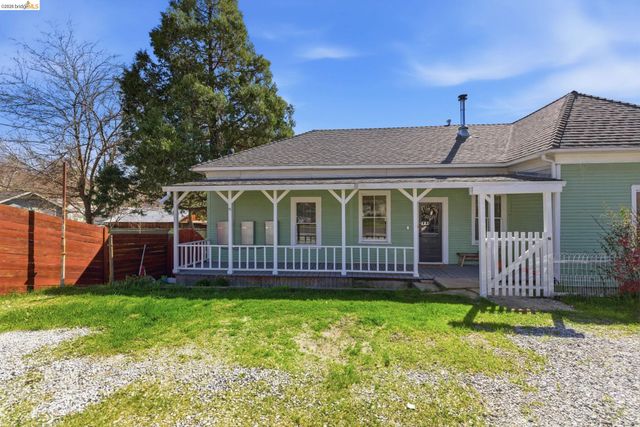 18445 Oak St, Tuolumne, CA 95379