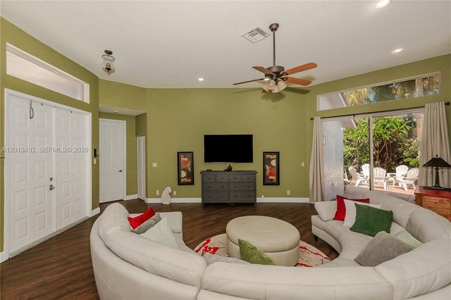 1220 W Bel Aire Dr W, Pembroke Pines, FL 33027