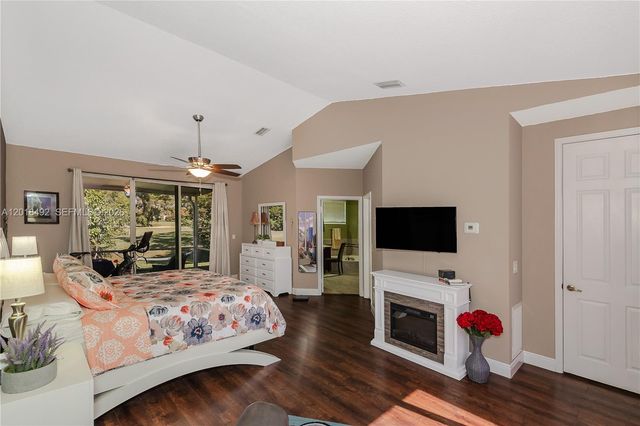 1220 W Bel Aire Dr W, Pembroke Pines, FL 33027