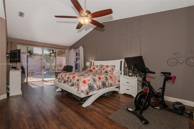 1220 W Bel Aire Dr W, Pembroke Pines, FL 33027