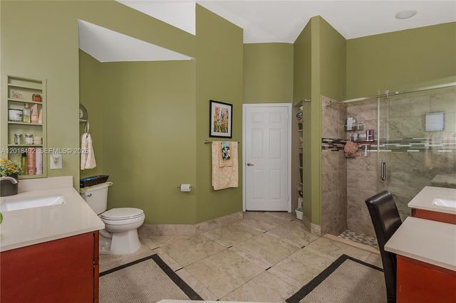 1220 W Bel Aire Dr W, Pembroke Pines, FL 33027