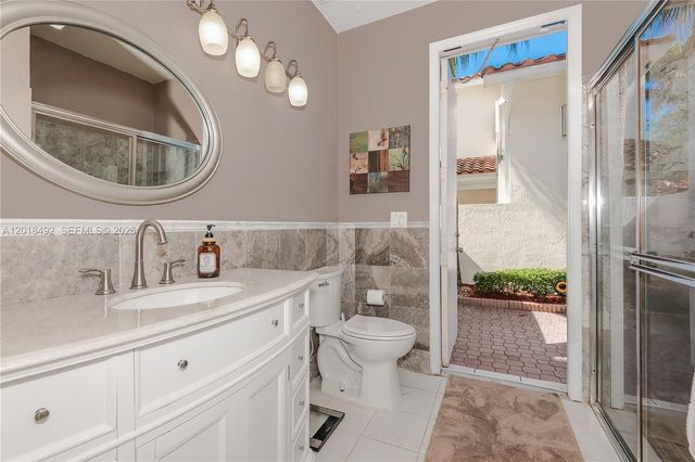 1220 W Bel Aire Dr W, Pembroke Pines, FL 33027