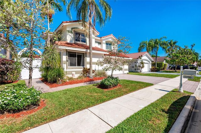 1220 W Bel Aire Dr W, Pembroke Pines, FL 33027