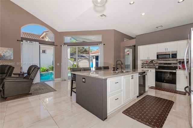 1220 W Bel Aire Dr W, Pembroke Pines, FL 33027