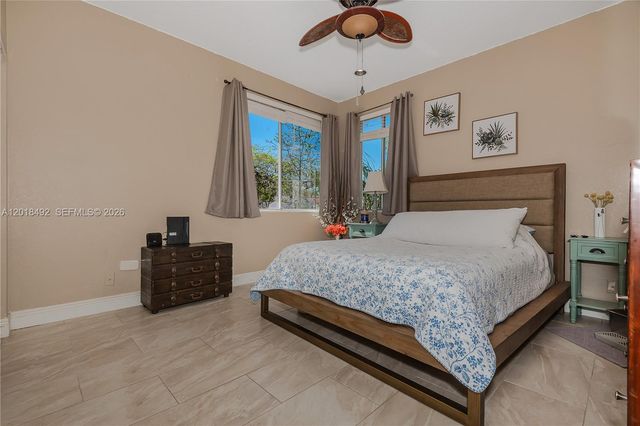 1220 W Bel Aire Dr W, Pembroke Pines, FL 33027