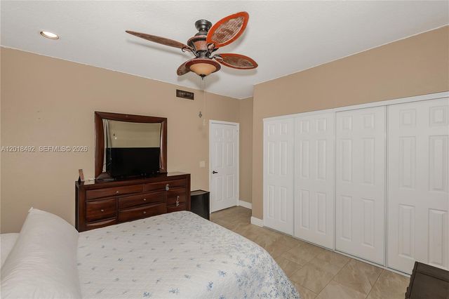 1220 W Bel Aire Dr W, Pembroke Pines, FL 33027