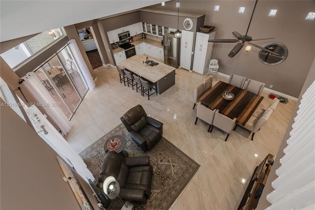 1220 W Bel Aire Dr W, Pembroke Pines, FL 33027