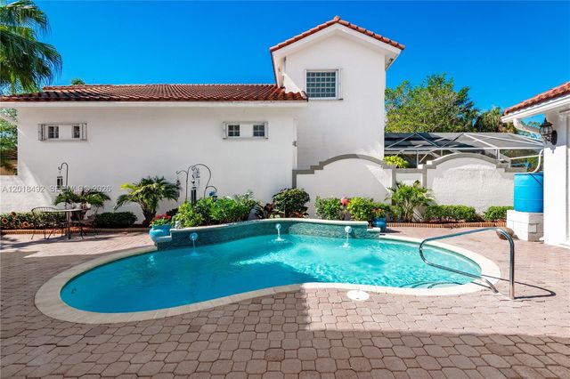 1220 W Bel Aire Dr W, Pembroke Pines, FL 33027