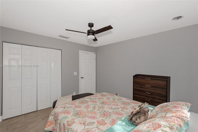 1220 W Bel Aire Dr W, Pembroke Pines, FL 33027