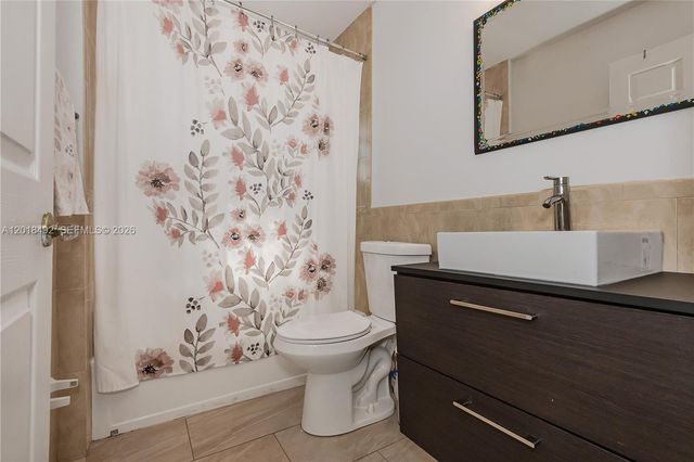1220 W Bel Aire Dr W, Pembroke Pines, FL 33027