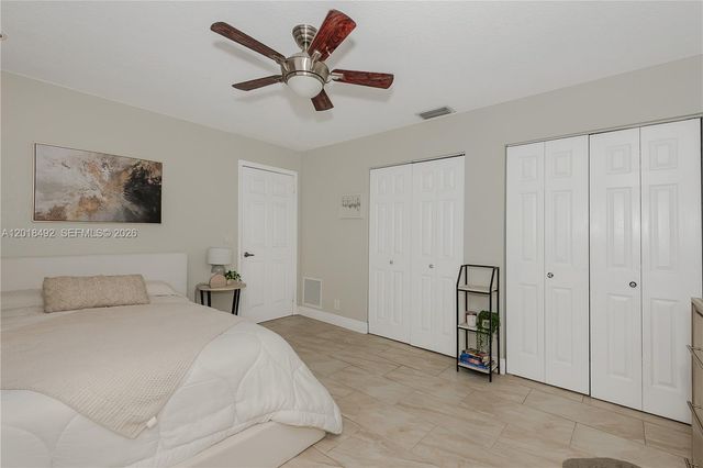 1220 W Bel Aire Dr W, Pembroke Pines, FL 33027
