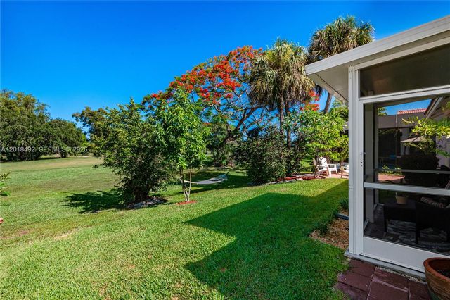 1220 W Bel Aire Dr W, Pembroke Pines, FL 33027