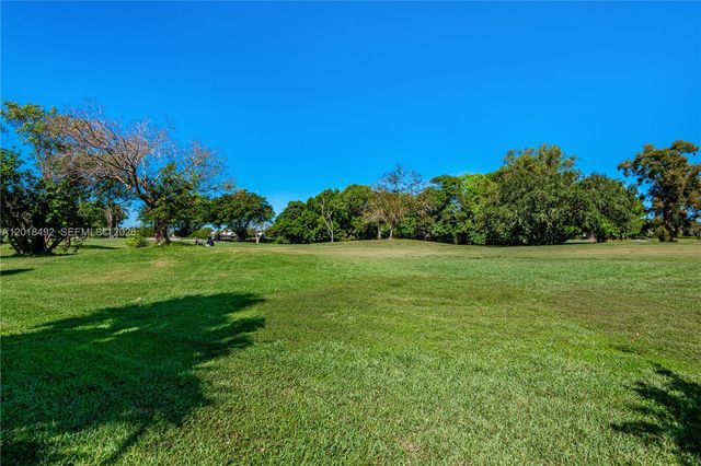1220 W Bel Aire Dr W, Pembroke Pines, FL 33027
