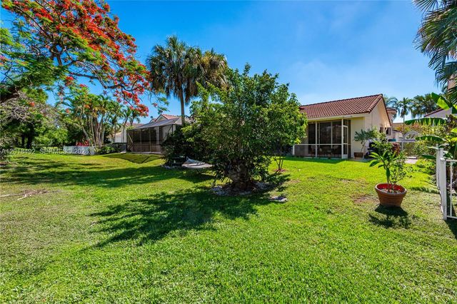 1220 W Bel Aire Dr W, Pembroke Pines, FL 33027