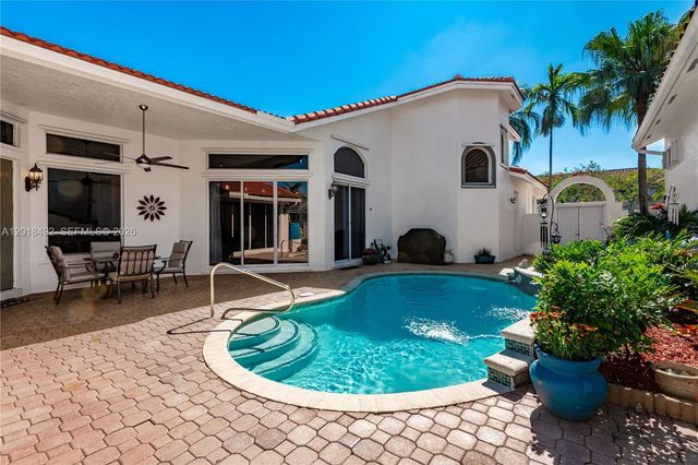 1220 W Bel Aire Dr W, Pembroke Pines, FL 33027