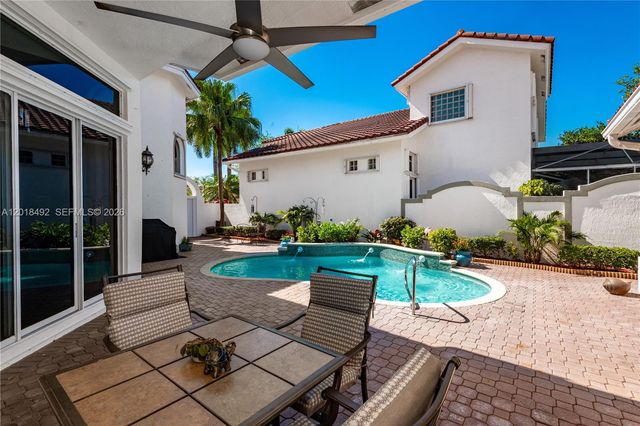 1220 W Bel Aire Dr W, Pembroke Pines, FL 33027