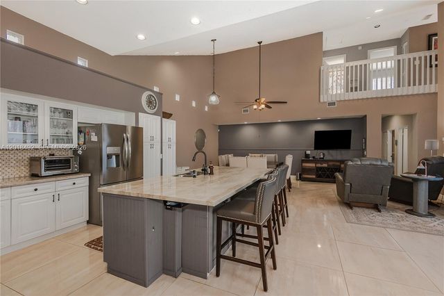 1220 W Bel Aire Dr W, Pembroke Pines, FL 33027