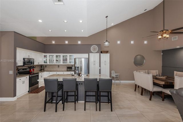 1220 W Bel Aire Dr W, Pembroke Pines, FL 33027