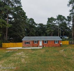 19261 Salley Mcnair Road, Laurinburg, NC 28352