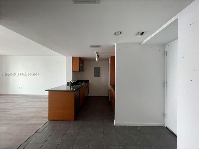 50 Biscayne Blvd 4105, Miami, FL 33132