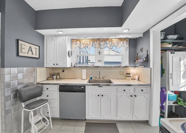 1721 E Madison Street, South Bend, IN 46617