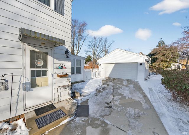 1721 E Madison Street, South Bend, IN 46617