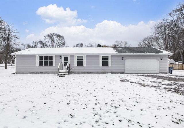 820 Emory Street, Howard City, MI 49329