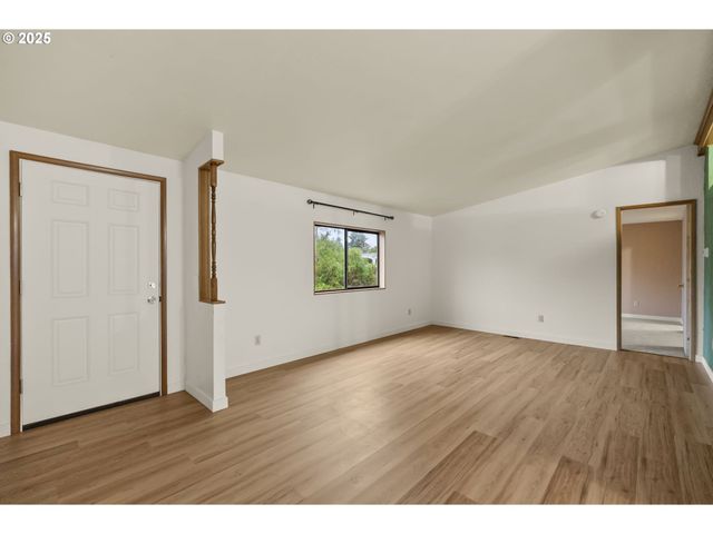 1672 Pritchett Pl, Cottage Grove, OR 97424