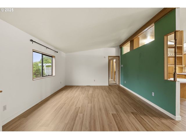 1672 Pritchett Pl, Cottage Grove, OR 97424