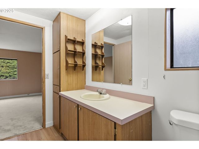 1672 Pritchett Pl, Cottage Grove, OR 97424