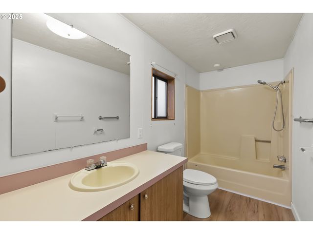 1672 Pritchett Pl, Cottage Grove, OR 97424