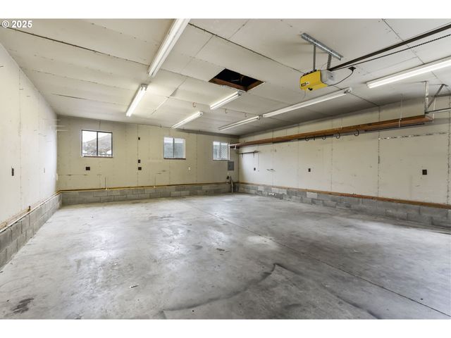 1672 Pritchett Pl, Cottage Grove, OR 97424