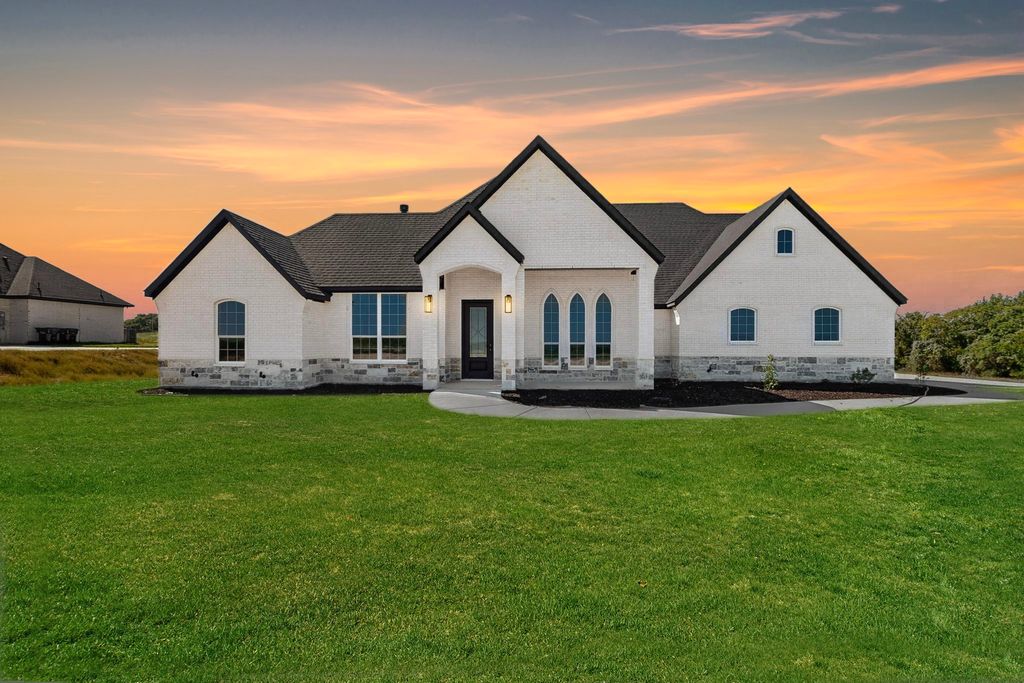 1025 Gonzollas Road, Springtown, TX 76082
