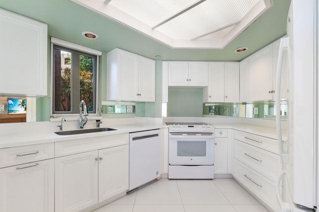 120 SE 5th Avenue Apt 128, Boca Raton, FL 33432