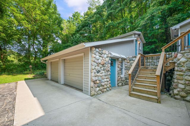 500 Tuttle Road, Baroda, MI 49101