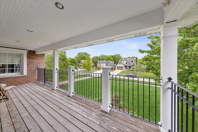 245 W Winthrop Avenue, Elmhurst, IL 60126