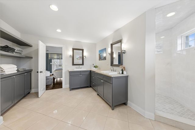 245 W Winthrop Avenue, Elmhurst, IL 60126
