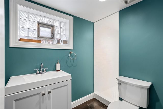 245 W Winthrop Avenue, Elmhurst, IL 60126