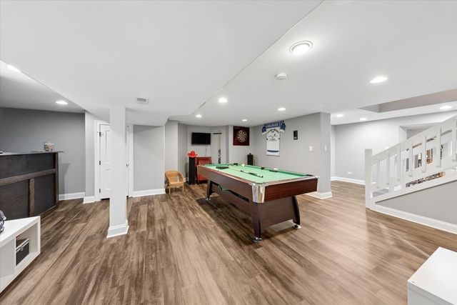 245 W Winthrop Avenue, Elmhurst, IL 60126