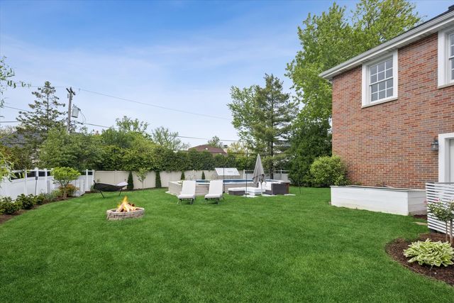 245 W Winthrop Avenue, Elmhurst, IL 60126