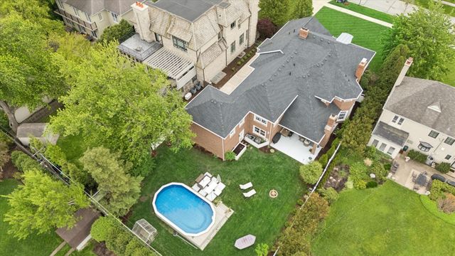 245 W Winthrop Avenue, Elmhurst, IL 60126
