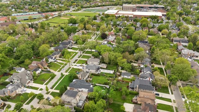 245 W Winthrop Avenue, Elmhurst, IL 60126