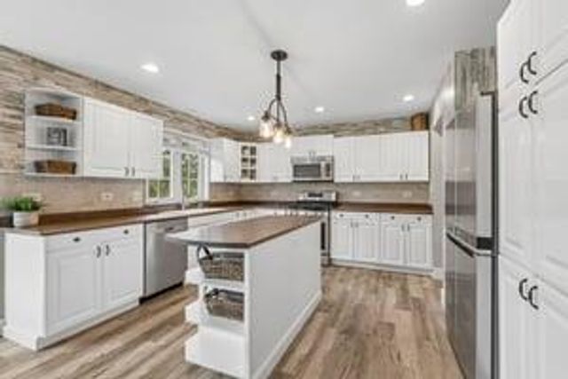 8445 Jennifer Court, St. John, IN 46373
