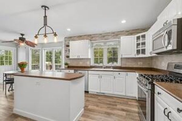 8445 Jennifer Court, St. John, IN 46373