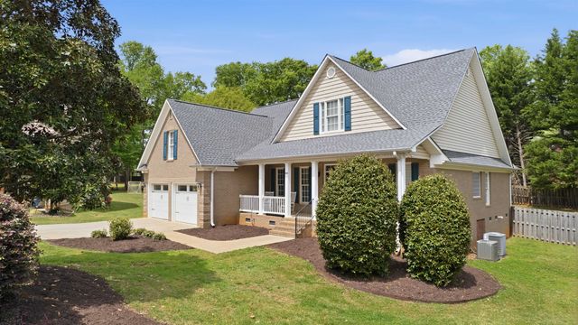 822 Tapestry Court, Boiling Springs, SC 29316
