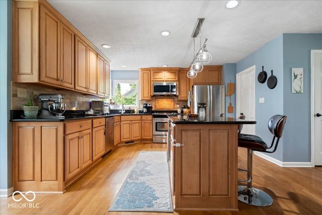 8276 Hampton Circle W, Indianapolis, IN 46256